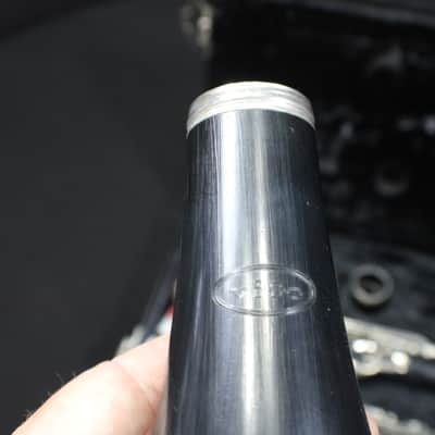 A Vito Reso-Tone Bb Clarinet in it's Original Case with Extras   # 33 C image 6