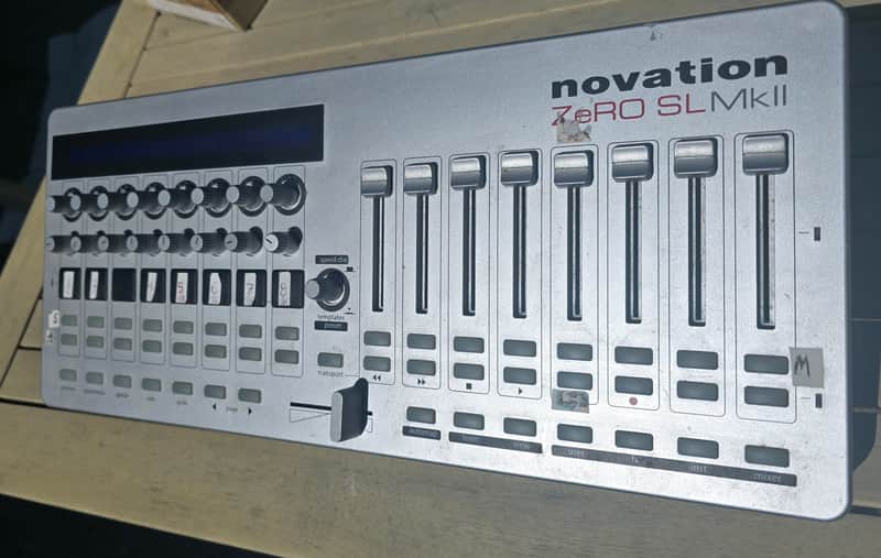 Novation ZeRO SL MKII Desktop MIDI DAW Controller 2008 - White image 1