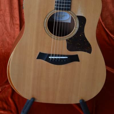 Taylor Steelstring Dreadnought guitar Academy 10e with pickup system+Taylor gig bag * sounds/plays/looks great * top quality made in Mexico * a fine player's instrument for a good price image 5