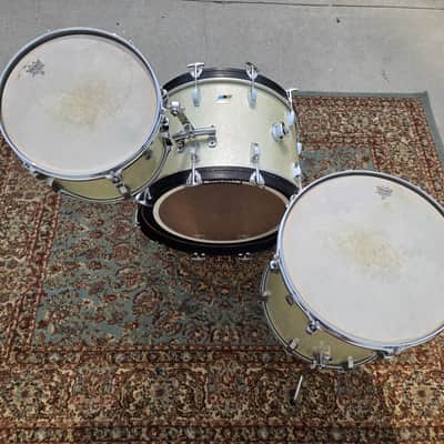 Ludwig No. 980 Super Classic Outfit 9x13 / 16x16 / 14x22" Drum Set (3-Ply) 1970 - Silver Sparkle (C022-1) image 11