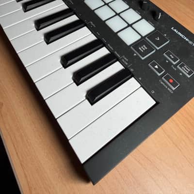 Novation Launchkey Mini 2025 - Black image 2