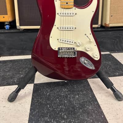 Fender Standard Stratocaster with Maple Fretboard 2018 - Midnight Wine image 4