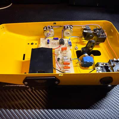Colorsound Wah-Fuzz-Swell 1990s, United Kingdom - Yellow, Runs on Motorola BCI-84-LC-M728 Transistor image 12