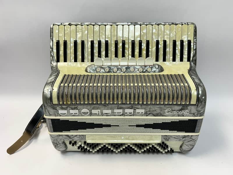 Silvio Marotta Concerto Piano Accordion LMH 41/120 - Silver Pearl With Case image 1