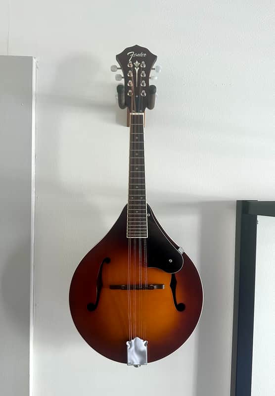 Fender Paramount PM-180E Mandolin