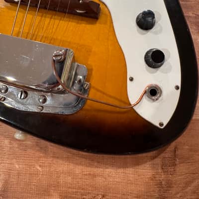 Harmony H14 Silhouette / Bobkat 1963 - 1973 - Sunburst image 3