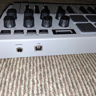 Akai Professional MPK Mini MK3 2023 - Special-Edition Gray image 2