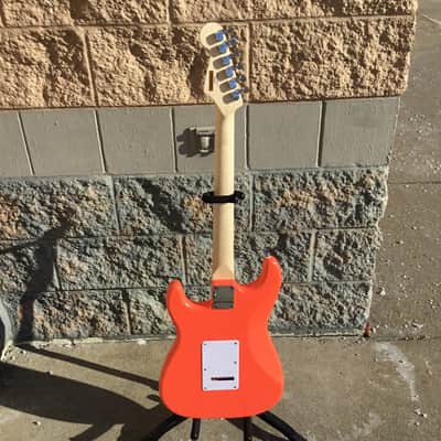 Squier Sonic Stratocaster- Tahitian Coral image 5