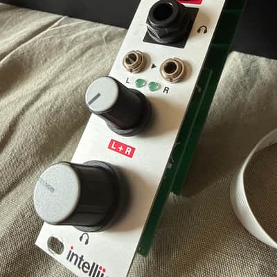 Intellijel Outs Stereo Line Out / Headphones Eurorack Synth Module 2019 - Present - White image 3