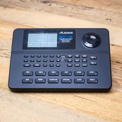 Alesis SR-16 Drum Machine with Power Supply SR16 MIDI Rhythm Beat U284483 image 4