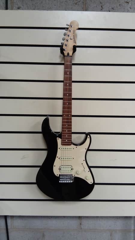 Yamaha EG 012 Black image 1
