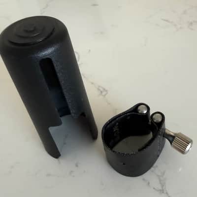 Rovner 1R Bb Clarinet Inverted Ligature and Mouthpiece Cap - Black Learher, Metal, black plastic image 1