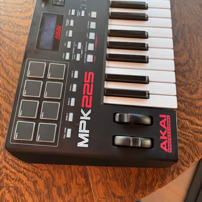 Akai MPK225 2014 - Present - Black image 2