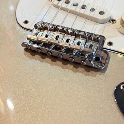 1997 Fender American Vintage '62 Stratocaster - Shoreline Gold image 8
