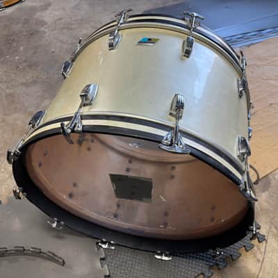 Ludwig Virgin 3 ply 70’s Silver Silk Bass Drum image 4
