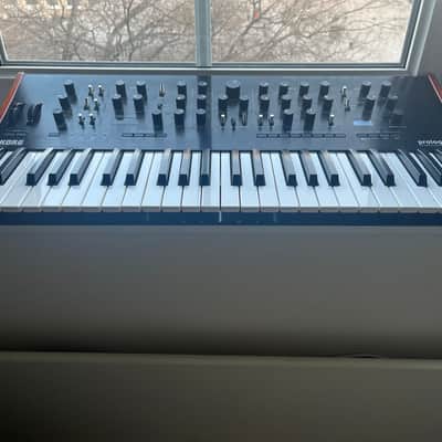 Korg Prologue 8 Polyphonic 49-Key 8-Voice Analog Synthesizer 2018 - Present - Black/Wood image 1