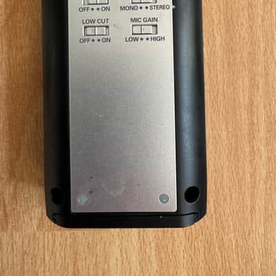 Roland Edirol R-09 24-bit WAV/MP3 Portable Recorder — Field Recording / Podcast / Interview image 4