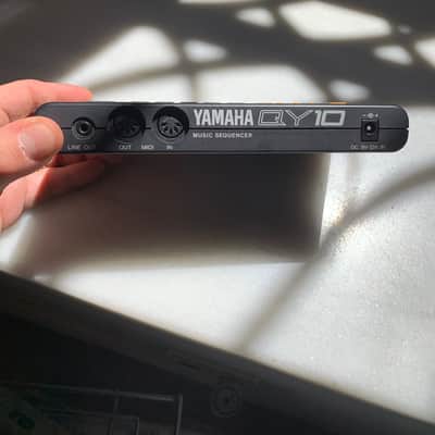 Yamaha qy10 1982 negro image 2