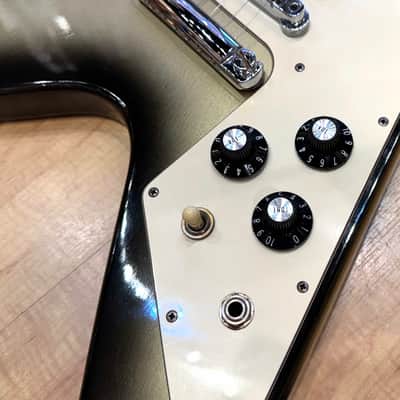 Gibson Flying V Electric Guitar 1981 - Silverburst image 10