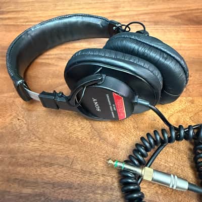 Sony MDR-V6 With New Earpads, Closed Back Studio Reference Headphones image 3