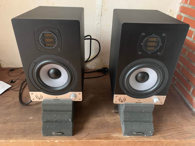 Eve Audio SC205 | Reverb Canada