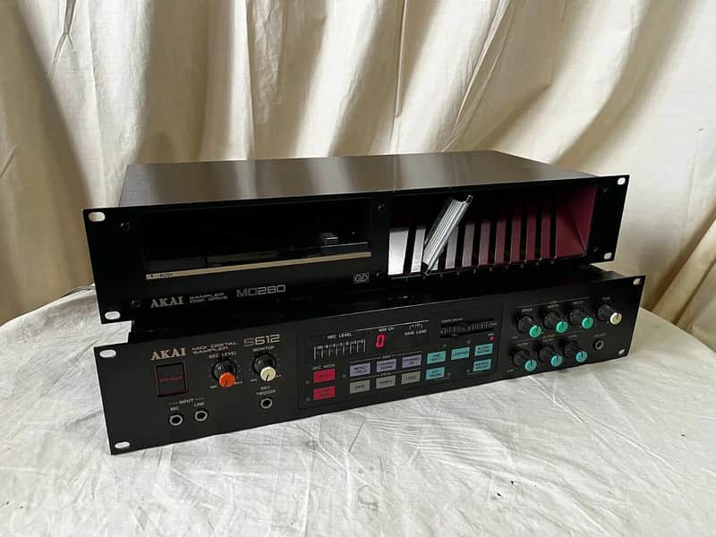 Akai S612 MIDI DIGITAL SAMPLER & MD280 SAMPLER DISK DRIVE w/ disk Bild 1