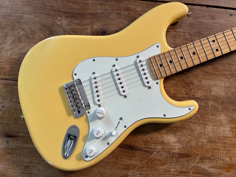 Fender Stratocaster player series 2018 - Butter cream image 1