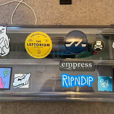 Tiptop Audio Mantis Eurorack Case with a deck saver image 2