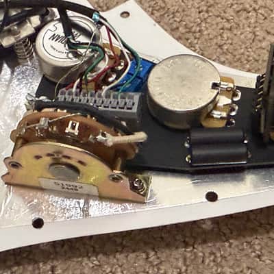 Seymour Duncan, Obsidian Loaded Stratocaster HH Pickguard - Seymour Duncan + Obsidian image 6