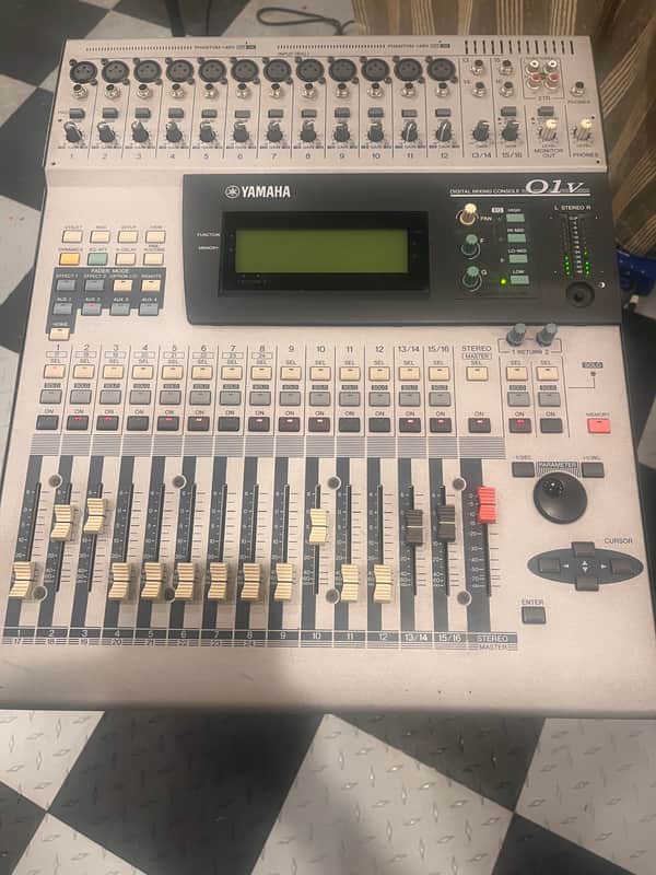 Yamaha O1V late 90's - silver (for parts, non-functioning) image 1