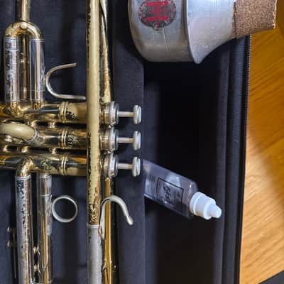 Great Playing Pre-Owned Bach 37 Stradivarius Trumpet in Lacquer from the 80's! image 12