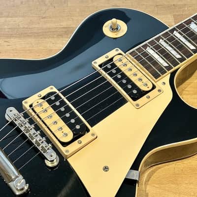 Gibson Les Paul Classic 2022 - Ebony + Case image 2