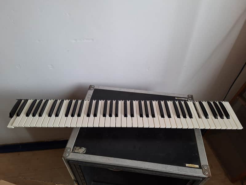 Akai AX-73 and MX-73 keyboard part image 1