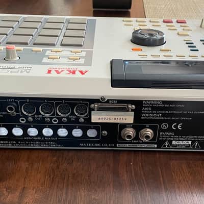 Akai MPC 2000XL Midi Production Center image 6
