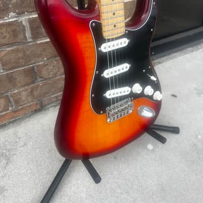 Fender Player Strat Plus TOP MN 2023 - Cherry Burst image 2