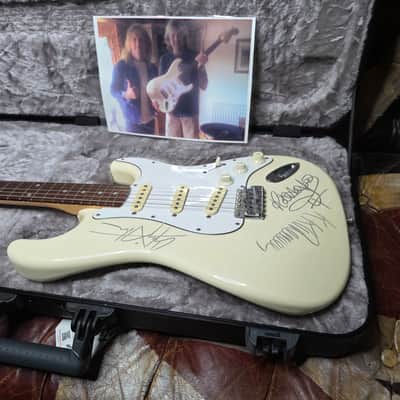 Fender Stratocaster Ex JUDAS PRIEST Artist Owned by K.K. Downing, band signed by KK, Rob Halford and Glenn Tipton. 1985 Vintage 80s guitar. Custom Shop strat flight case included image 21