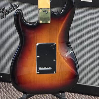 Fender Stevie Ray Vaughan Stratocaster 3Color Sunburst image 5