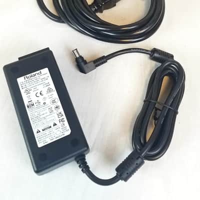 Roland PSB-12U, 5100047396 Replacement Charger for the AC-33/AC-40/KC-110/CUBE Street EX image 1