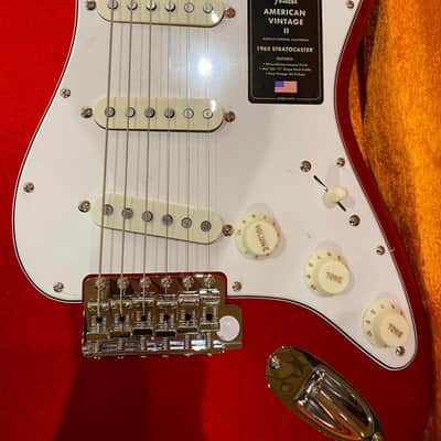 FENDER American Vintage II 1965 Stratocaster, Round-Lam Rosewood Fingerboard, Candy Apple Red image 13