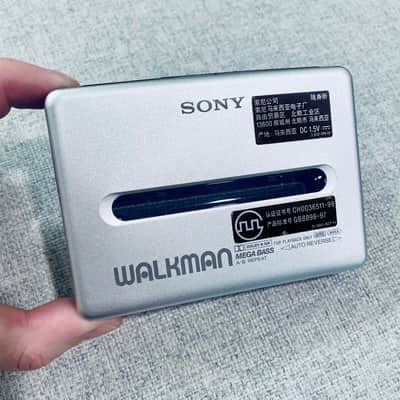 SONY WM-GX674 Walkman Cassette Player, Near Mint Silver ! Working ! image 5