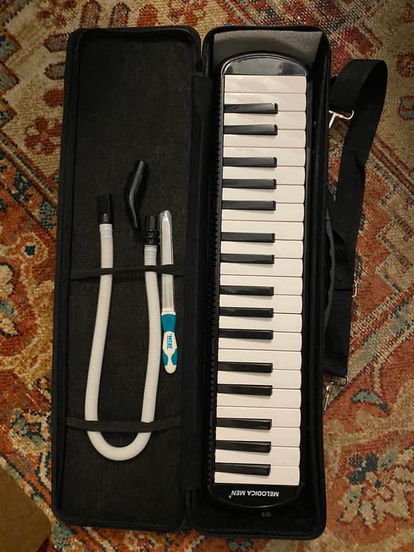 Melodica Men MM37 Melodica *AUTOGRAPHED* with official case *RARE* image 1