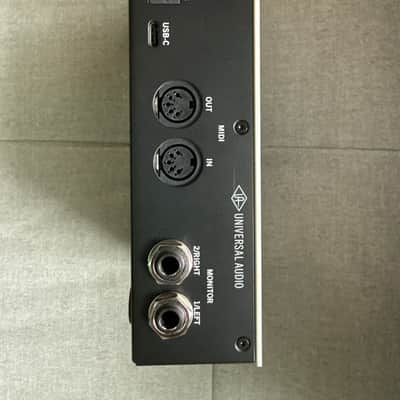 Universal Audio Volt 2 USB-C Audio Interface Studio Pack 2021 - Present - Tan / Gray image 4
