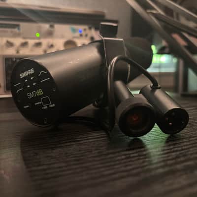 Shure SM7dB Cardioid Dynamic Microphone with Built-In Preamp 2023 - Present - Black image 3