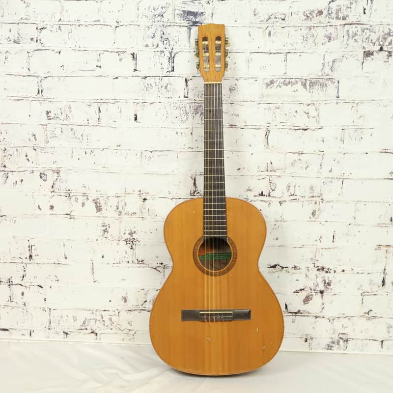 Giannini AWN60 Classical Guitar w/Hard Case image 1