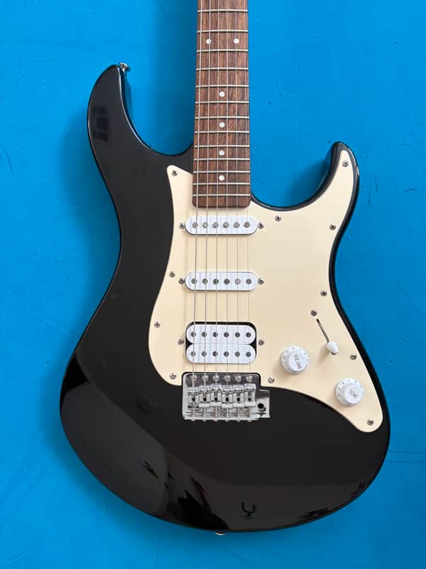 Yamaha EG 112C 1998 Entry-Level - Black - Very Good Condition, Plays Great image 1