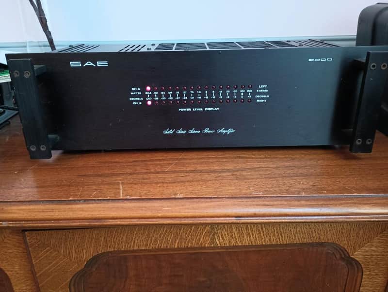 SAE / Scientific Audio 2200 amplifier in excellent  condition - 1980's