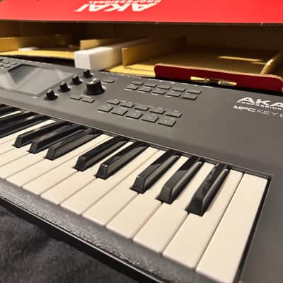 Akai MPC Key 61 Standalone Workstation Synthesizer 2022 - Present - Black image 11
