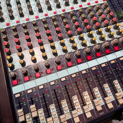 Midas Venice 160 16-Channel / 30-Input Mixing Console 2001 - 2010 - Blue image 4