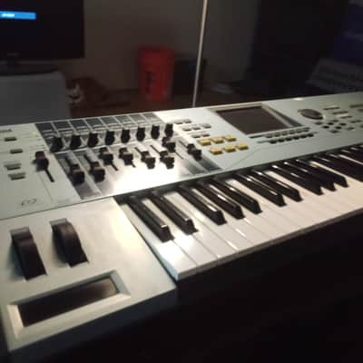 Yamaha Motif XS 6 Production Synthesizer 2000s - Gray image 2