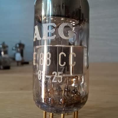 Perfect 1975 "A" NOS 1974 MULLARD e88cc 6922 Mitcham Dimple DISC getter Special quality like CV2492 ecc88 6dj8 CCA AEG label perfectly balanced and very strong, gold pins best audio tube, for EMI redd 47 image 2